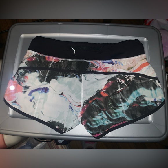 2 pairs Lululemon size 6 shorts great condition - Picture 2 of 6